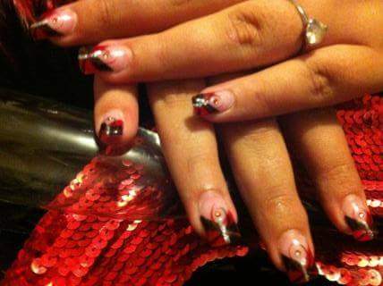 nail-art-rouge-et-noir.jpg