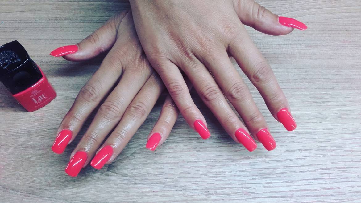 Ongles longs carrés et orange